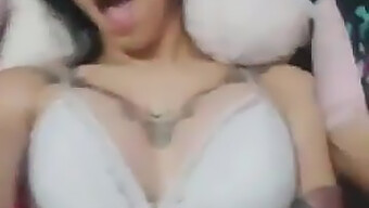 Shemale Latina De Grandes Tetas Es Follada Por Otro