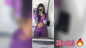 Bia, Seorang Amatir Yang Horny, Memuaskan Dirinya Sendiri Di Atas Bus