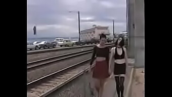 Retro Lesbičky Používajú Hračky A Anál V Vintage Videu