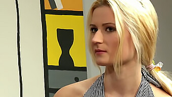 Dorințele Ascunse Ale Unei Adolescente Blonde Timide De 18+