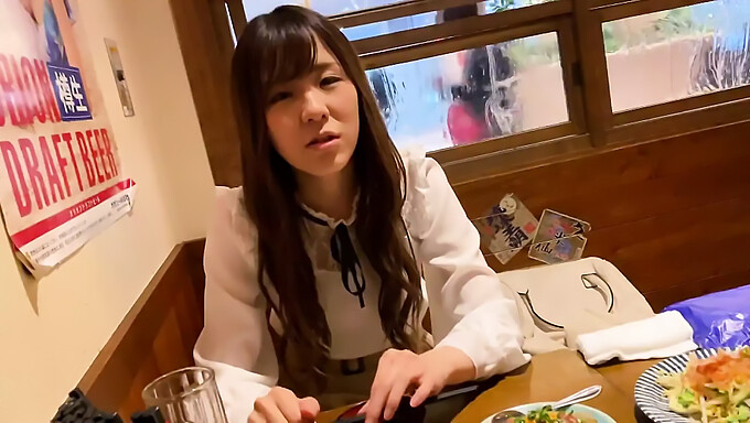 A Primeira Vez Que A Garota Japonesa Mashiro Explora Sua Sexualidade