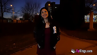 Amanda Luxor'S Vågade Street Antics: En Het Verklighetsupplevelse