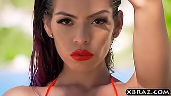 Prsatá Pornohvězda Yurizan Beltran Tvrdě Šuká Svá Velká Přírodní Prsa A Zadek