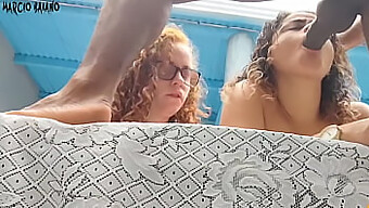 Garota Deslumbrante Tem Seu Cu Lambido E Fodido Por Dois Homens Em Um Trio De Quintal