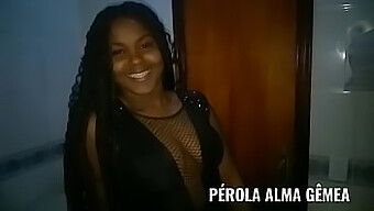 Masaje Interracial Con La Adolescente (18+) Negra Y Su Esposo En Madureira