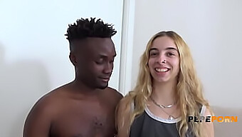 La Jeune Irina Love D'Espagne Explore Sa Première Rencontre Interraciale Avec Un Gros Pénis Noir