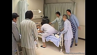 Une Infirmière Japonaise Mature Se Fait Remplir De Sperme Par Plusieurs Patients