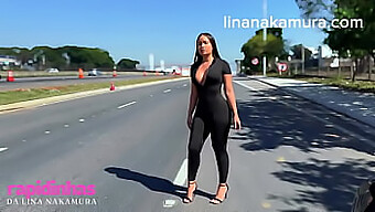 Lina Nakamura, Una Traviesa Mujer Asiática, Le Da Su Coño A Un Camionero Dotado Llamado Negão Después De Que La Ayude A Arreglar Su Coche En La Carretera