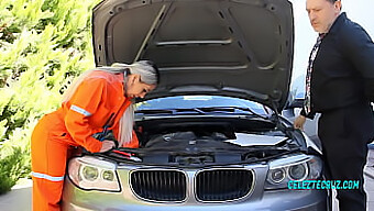 Blonde Amateurin Wird Oben Auf Einem Auto Von Einem Wahnsinnigen Gefickt