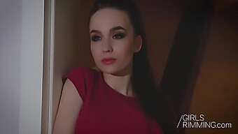 Alessa Savage A Další Dvě Dívky Mají Divokou Trojku S Extrémním Šukáním